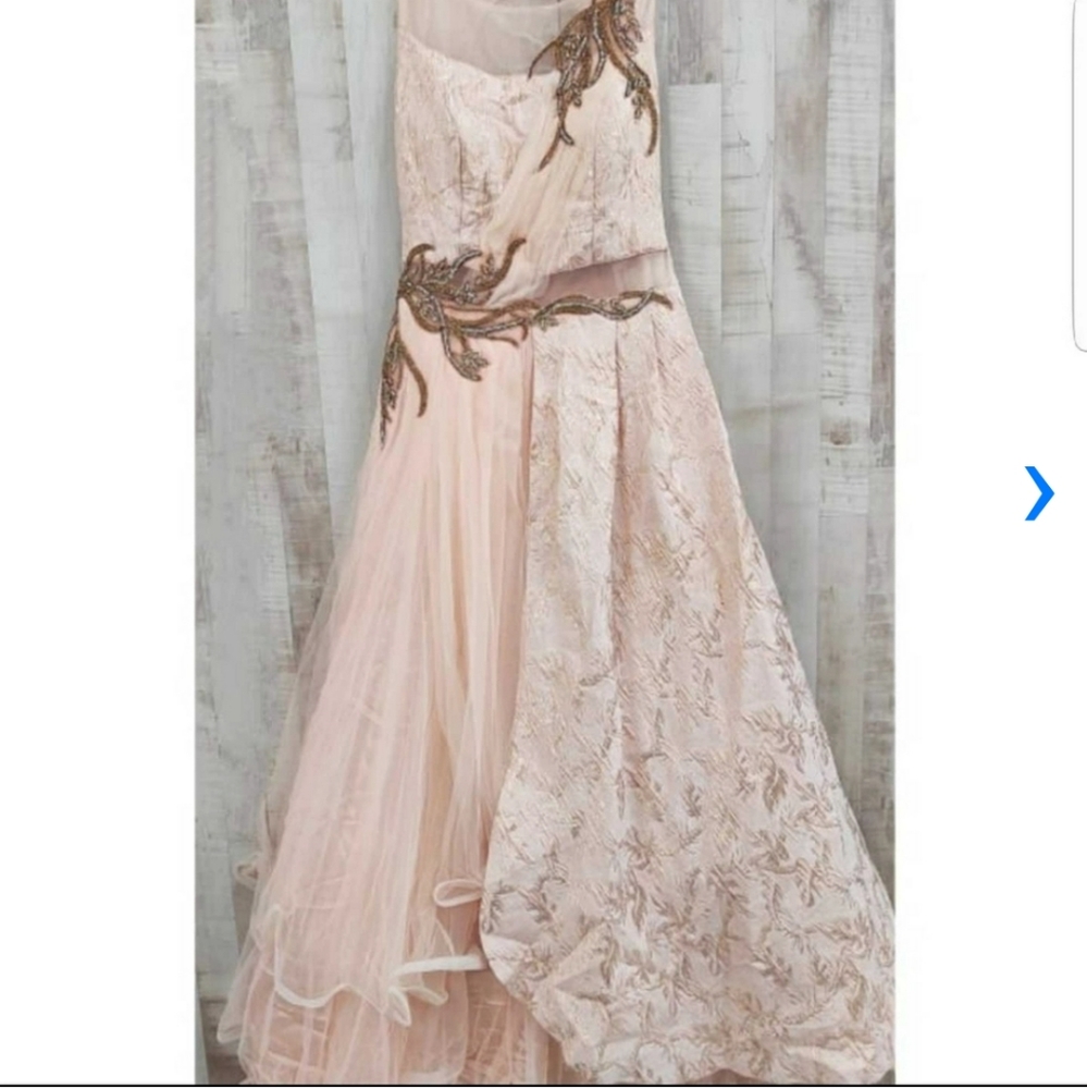 Heavy wedding dress - Picture 1 of 9